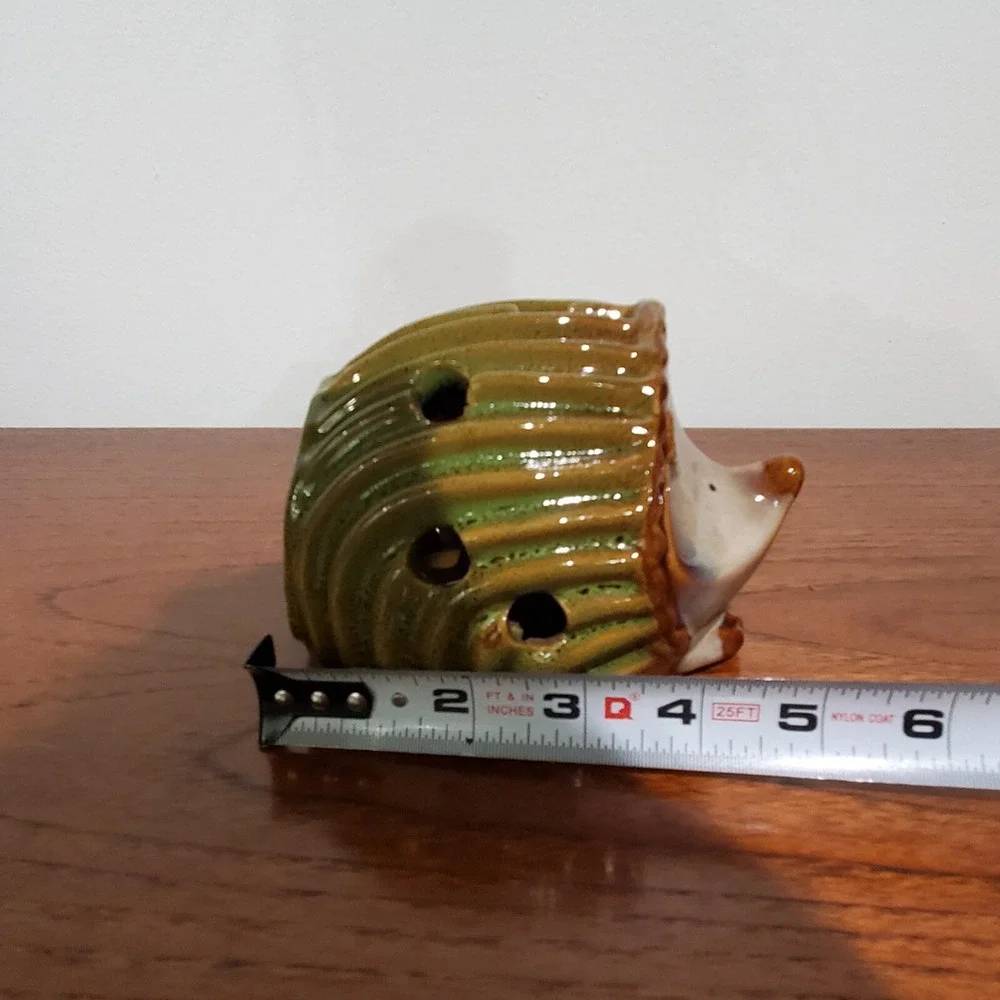 Mayrich Company ceramic‎ hedgehog tealight candle holder, no chips or cracks